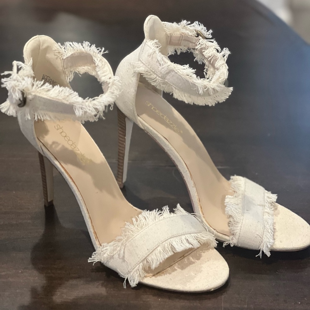 Shoedazzle Cream Fringe Heels